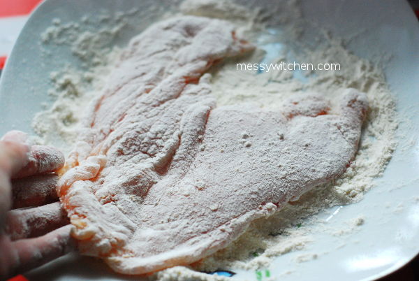 Dust Chicken With Flour